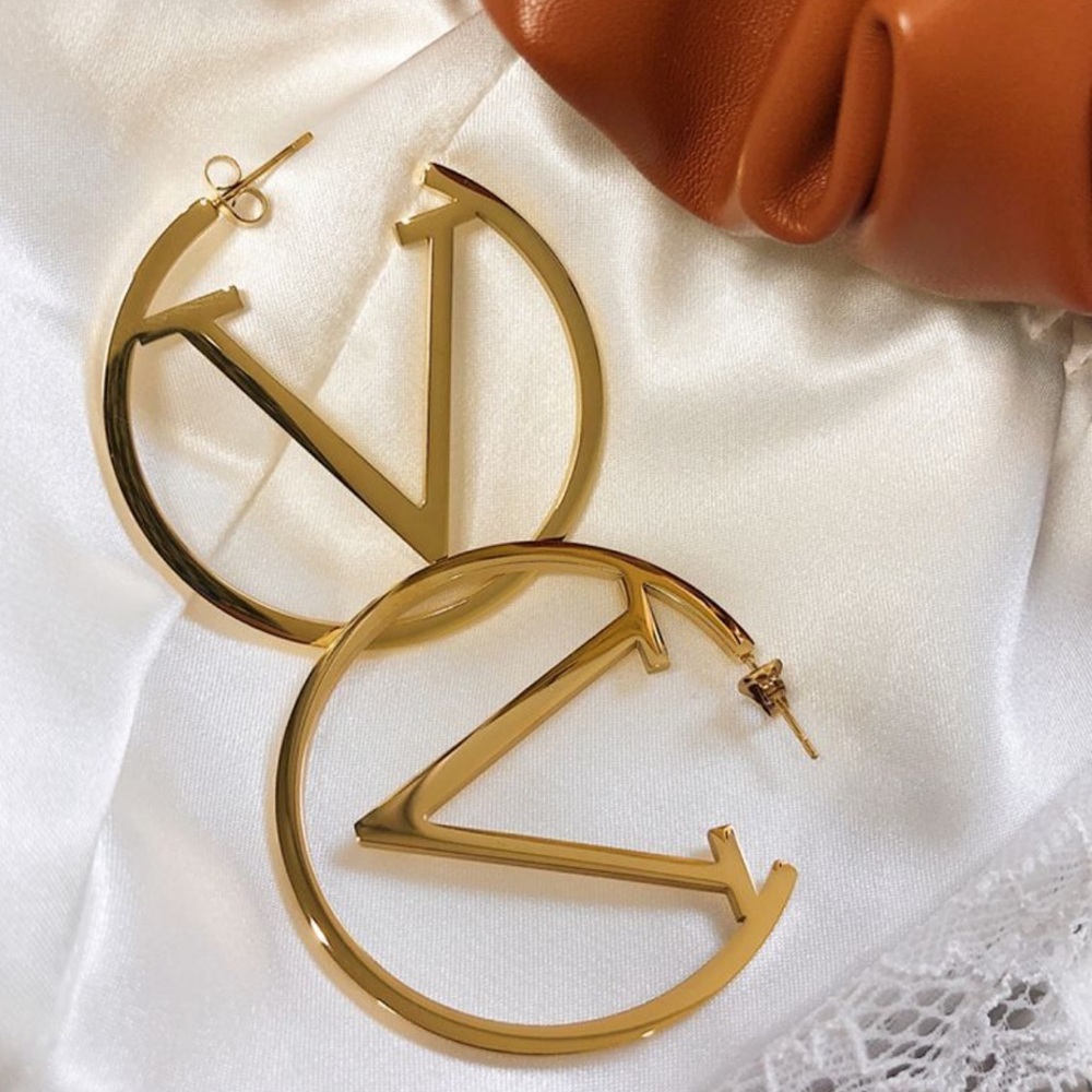 New! ✨ Stunning Luxury Designer Gold-tone V Hoop Earrings Fashion Jewelry Vlogo - Picture 5 of 15